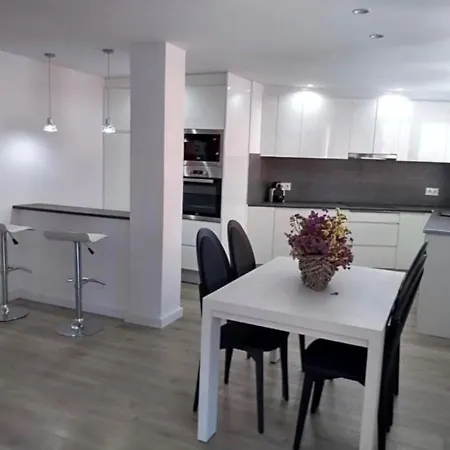 Apartment Totalmente Reformado En 1ª Linea *